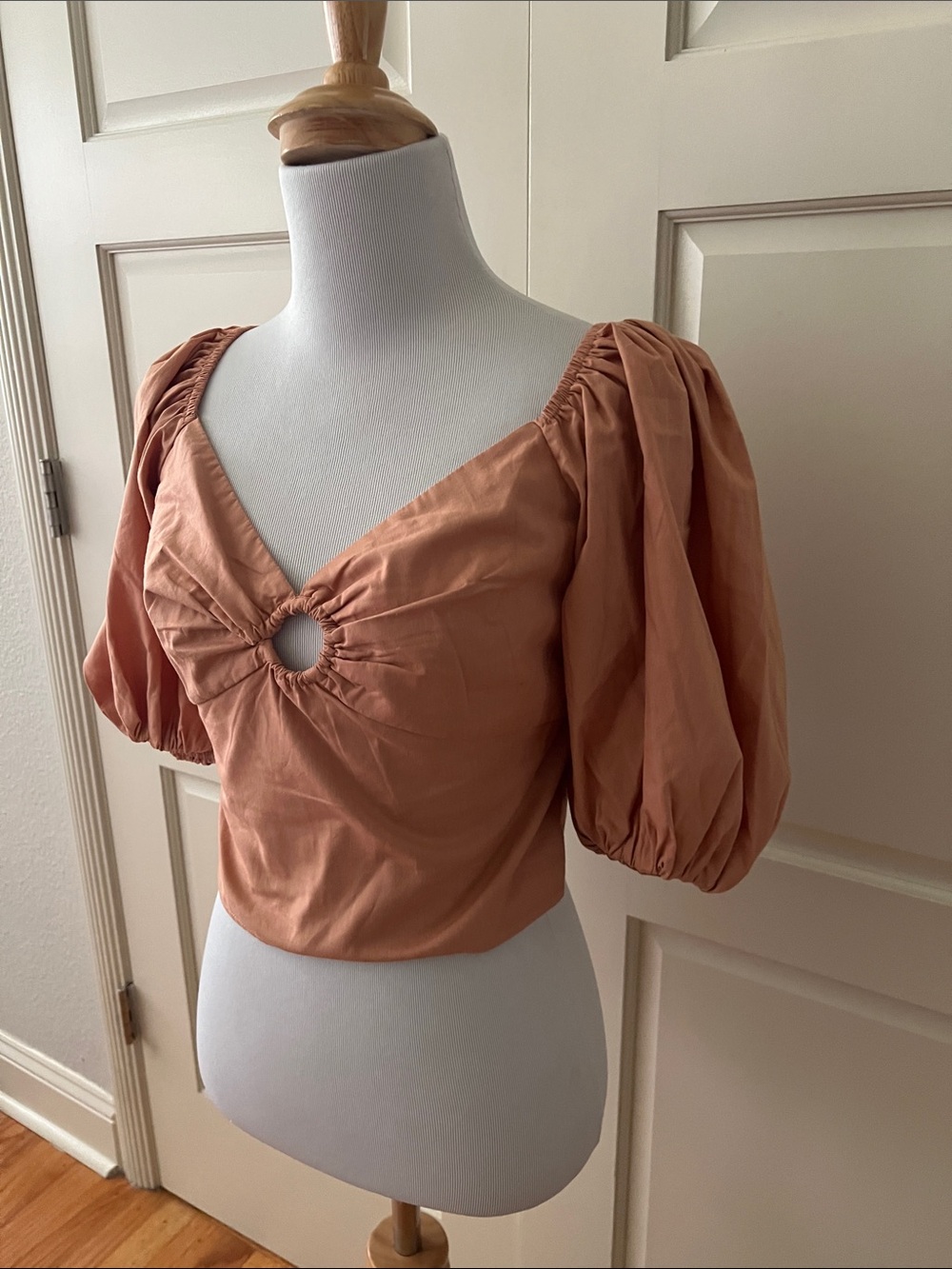 ABERCROMBIE & Fitch Blush Drama Puff Sleeve Poplin Top with O-Ring Small NWT - Picture 9 of 16